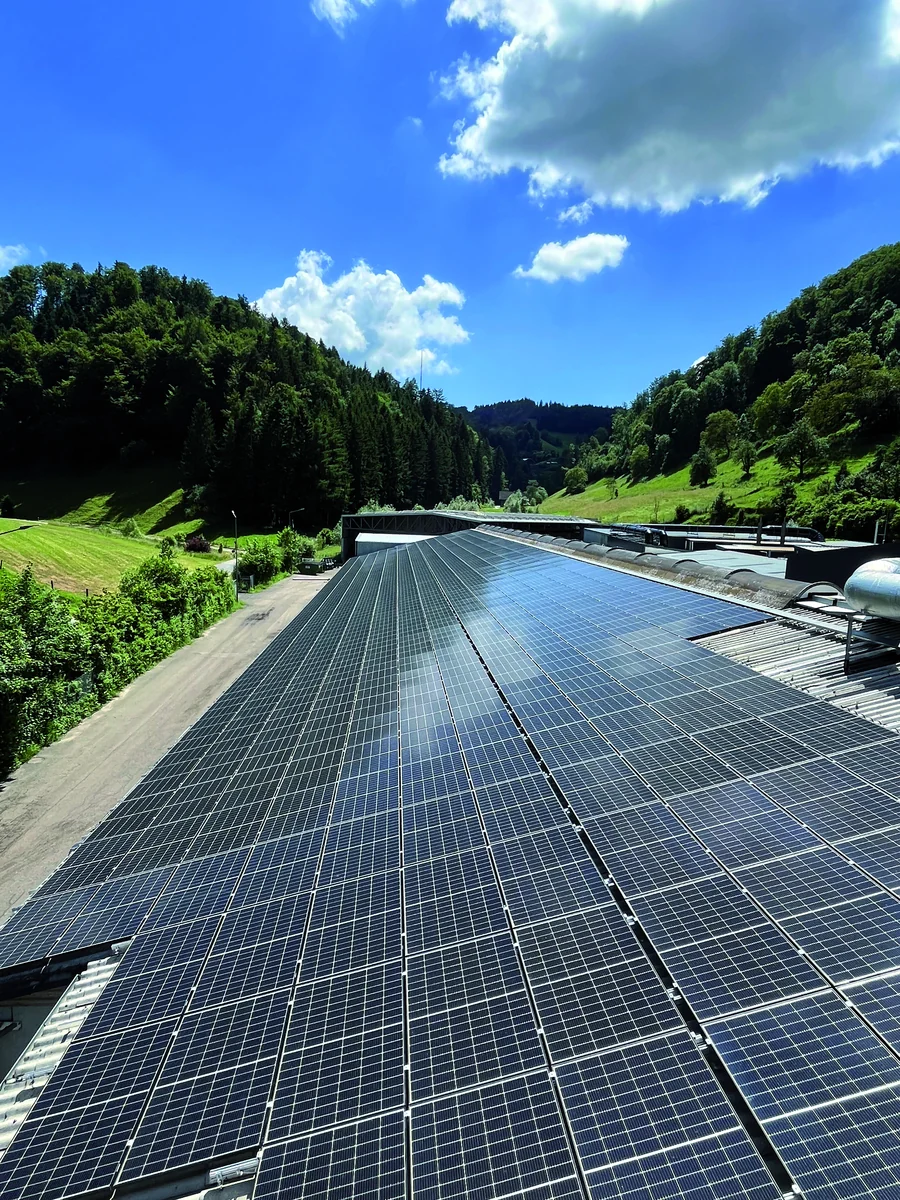 Solaranlage auf dem Scheunendach – Landwirtschaftsbetrieb · Region Bern, ausgeführt von Sterchi Bedachungen